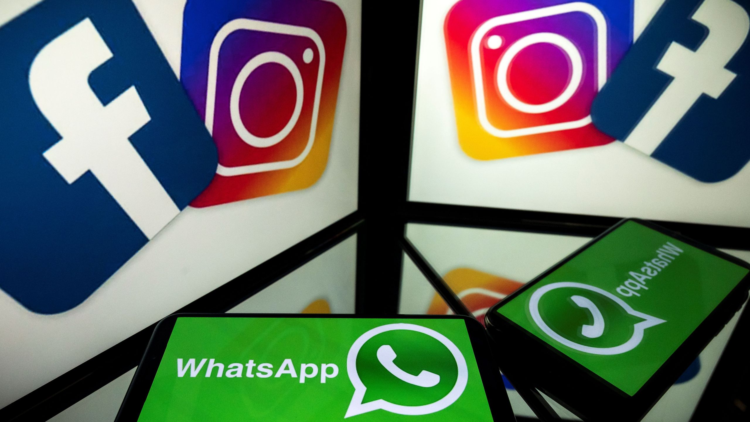 Imagem do post com o título: A queda do WhatsApp e a descentralização da internet